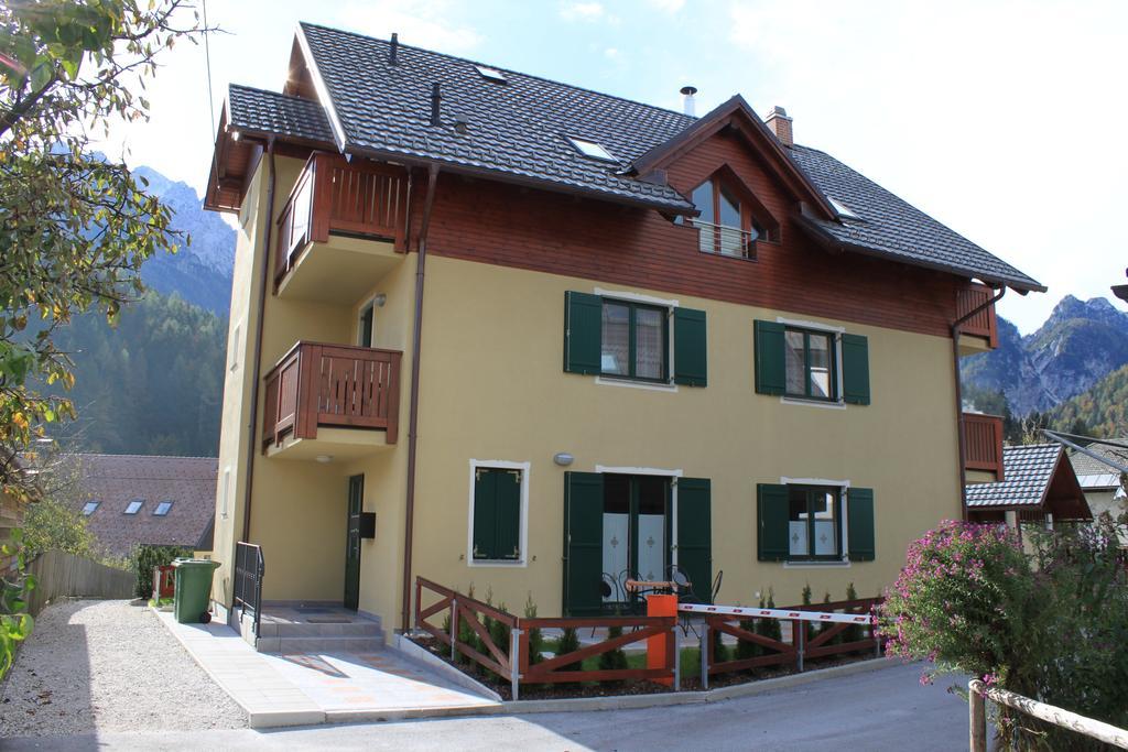 Apartment Mojstrovka With Terrace In City Center Kranjska Gora Zimmer foto